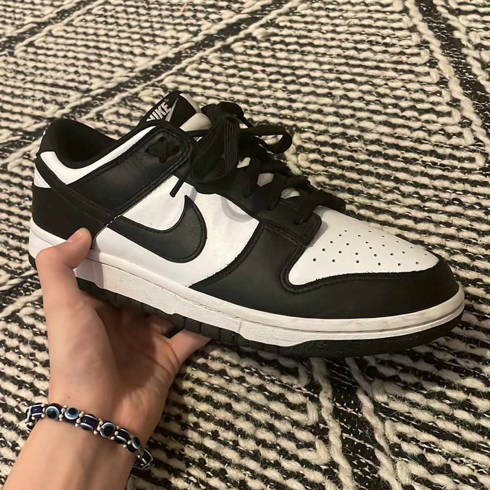 Nike “Panda dunks” US men’s size 7.5 Good condition with minor marks. No crease.